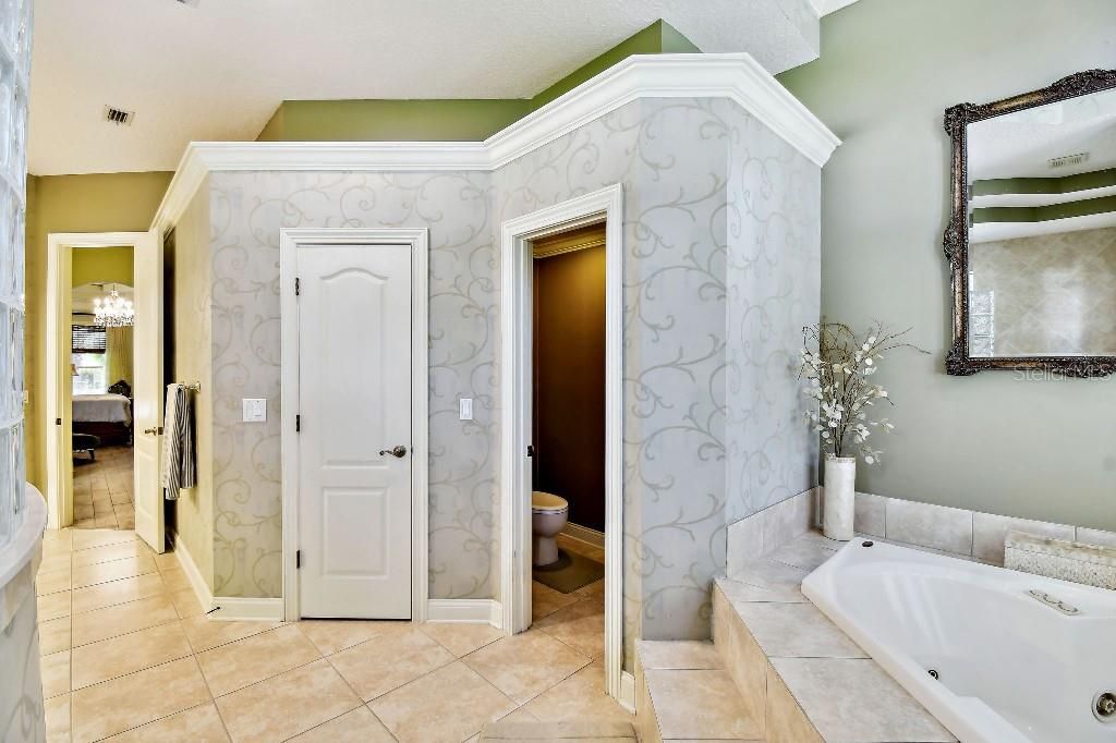 For Sale: $1,749,000 (5 beds, 4 baths, 4582 Square Feet)