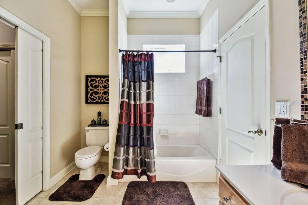For Sale: $1,749,000 (5 beds, 4 baths, 4582 Square Feet)