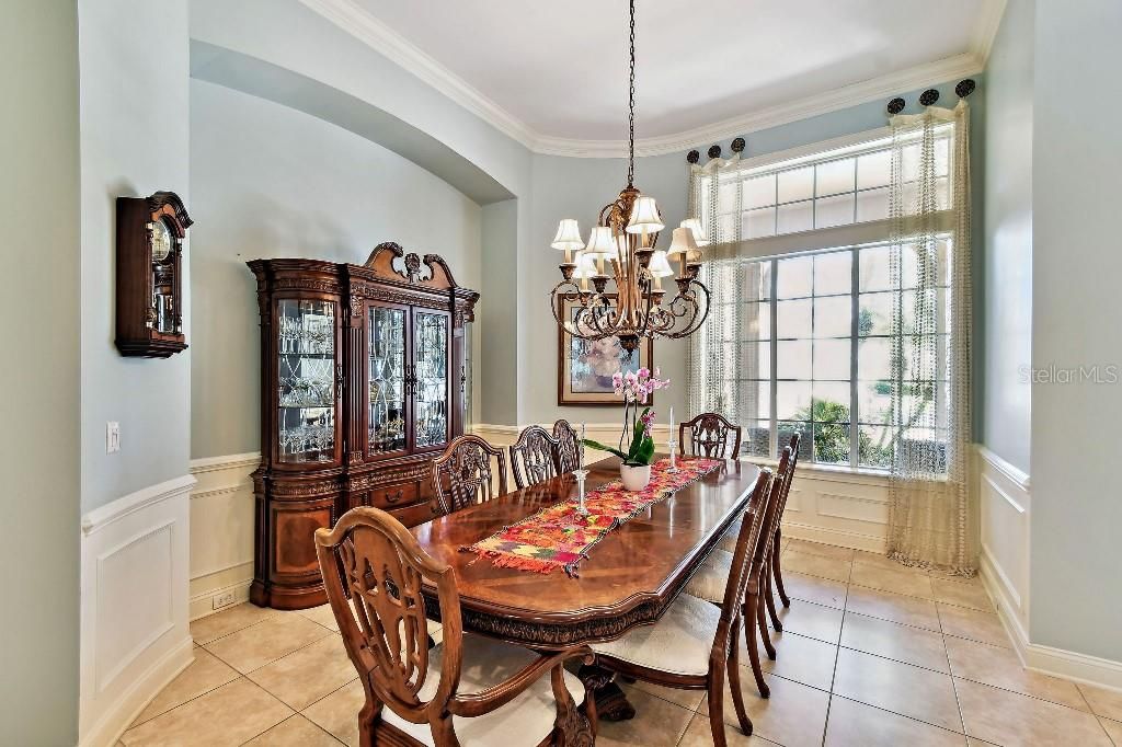 For Sale: $1,749,000 (5 beds, 4 baths, 4582 Square Feet)