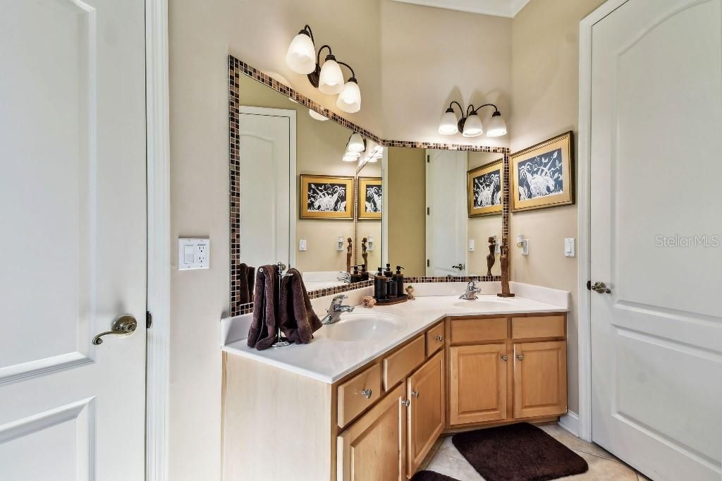 For Sale: $1,749,000 (5 beds, 4 baths, 4582 Square Feet)