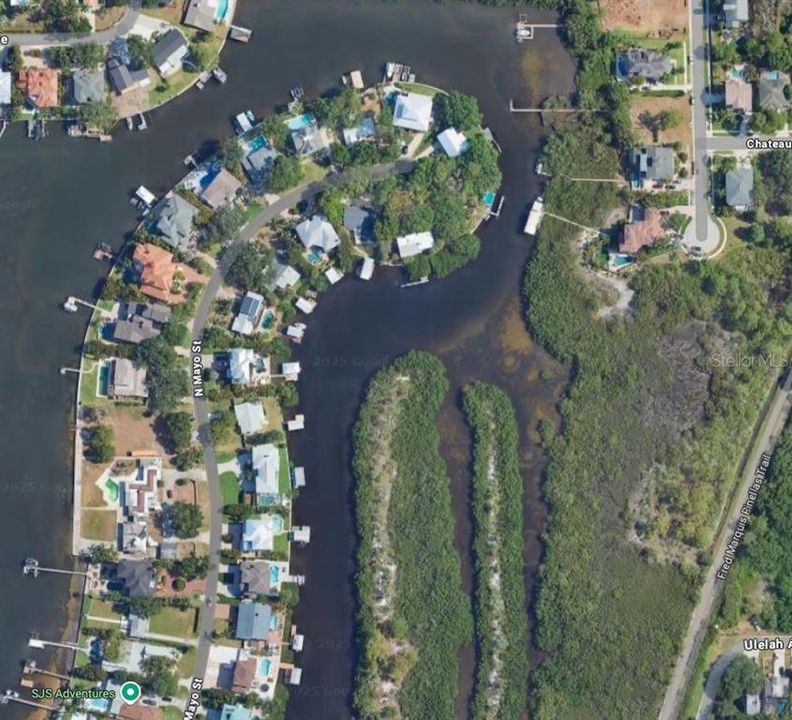 待售: $700,000 (0.71 acres)