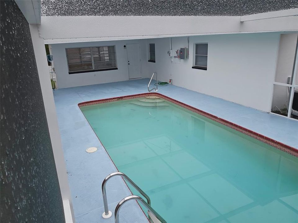 合同活跃: $225,000 (3 贝兹, 2 浴室, 1446 平方英尺)