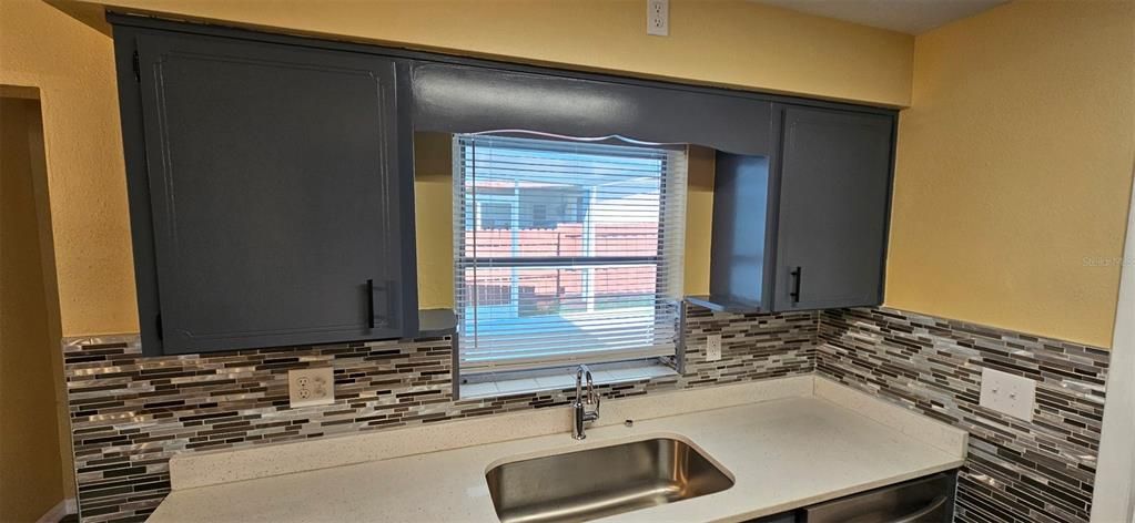 合同活跃: $225,000 (3 贝兹, 2 浴室, 1446 平方英尺)