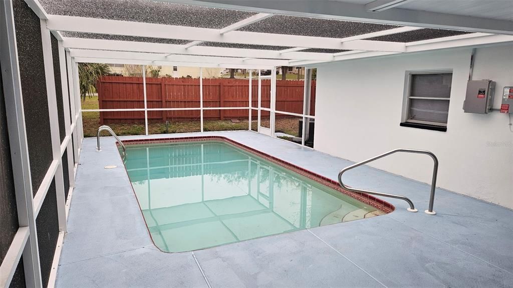 合同活跃: $225,000 (3 贝兹, 2 浴室, 1446 平方英尺)