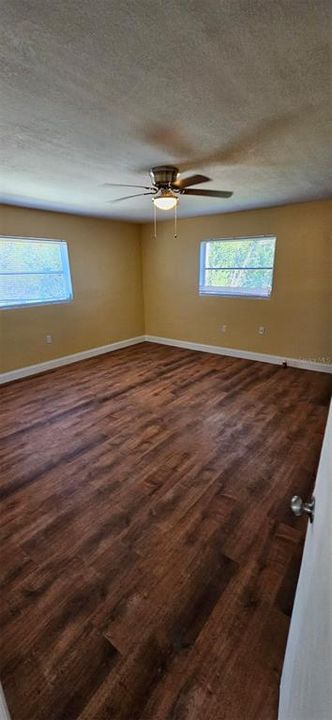 合同活跃: $225,000 (3 贝兹, 2 浴室, 1446 平方英尺)