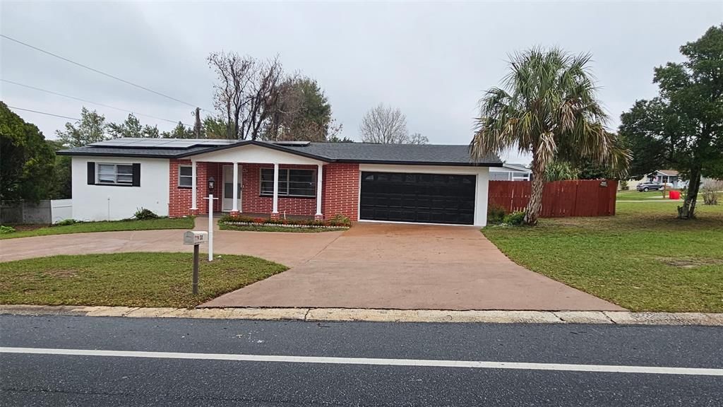 合同活跃: $225,000 (3 贝兹, 2 浴室, 1446 平方英尺)