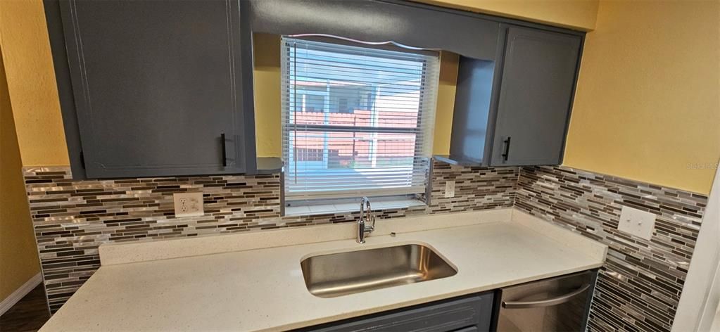 合同活跃: $225,000 (3 贝兹, 2 浴室, 1446 平方英尺)