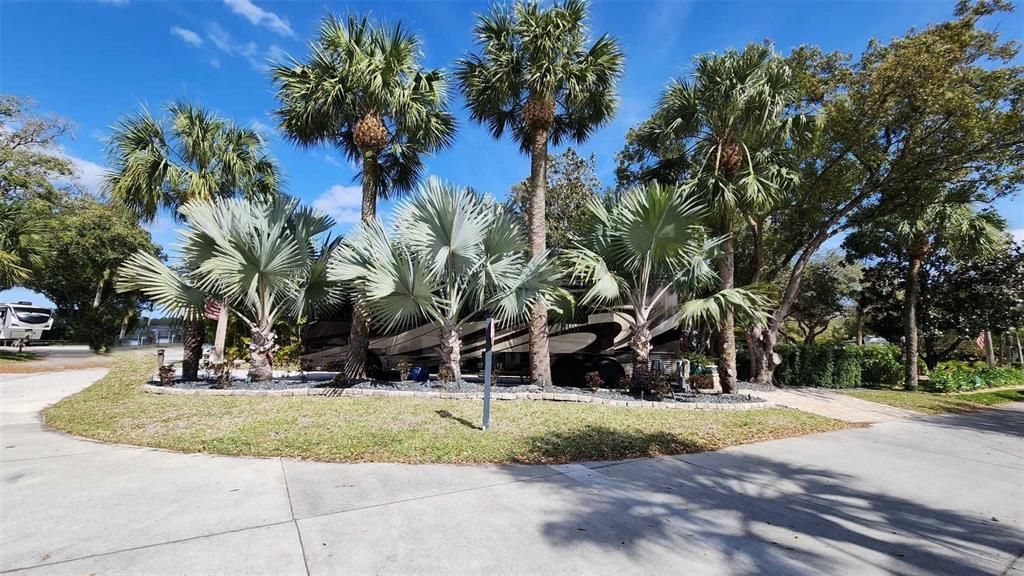 For Sale: $185,000 (0.10 acres)