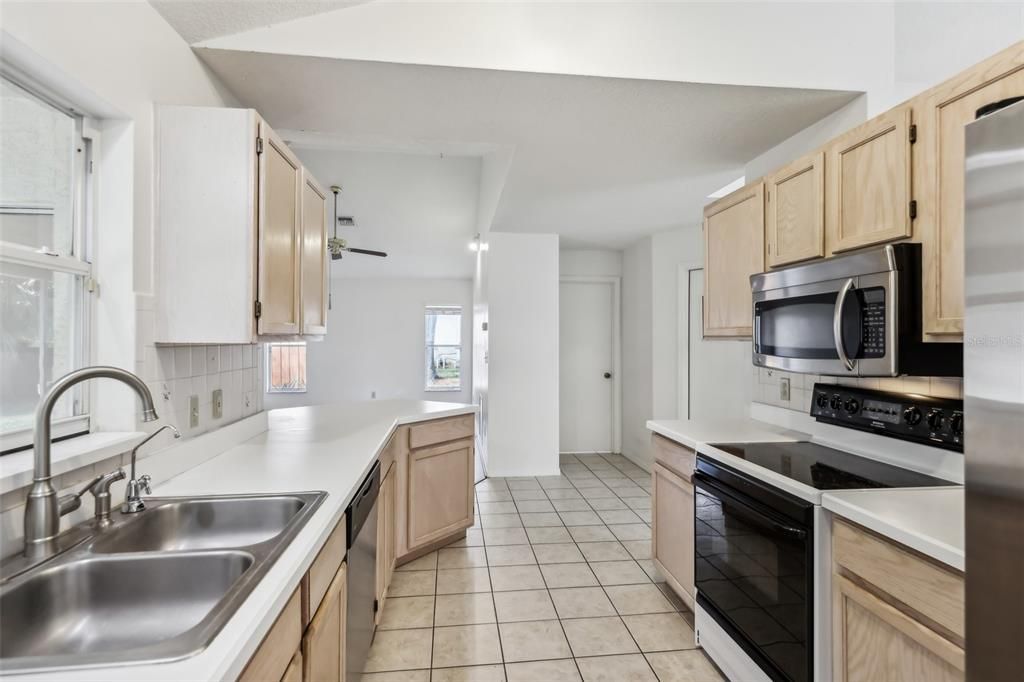 For Sale: $315,000 (3 beds, 2 baths, 1757 Square Feet)