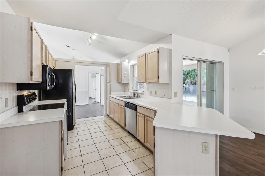 For Sale: $315,000 (3 beds, 2 baths, 1757 Square Feet)