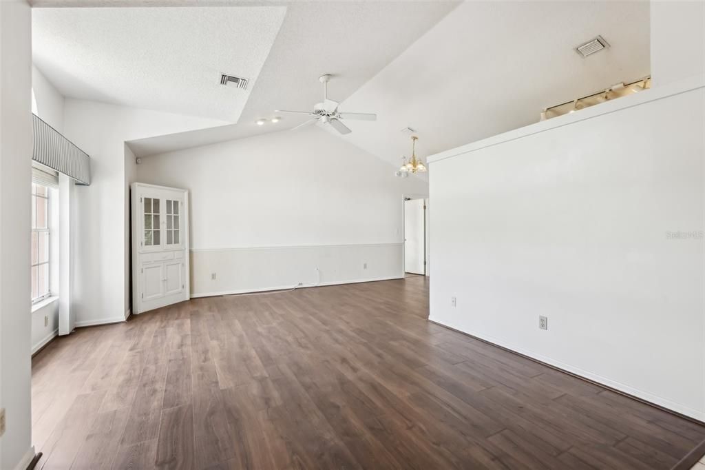 For Sale: $315,000 (3 beds, 2 baths, 1757 Square Feet)