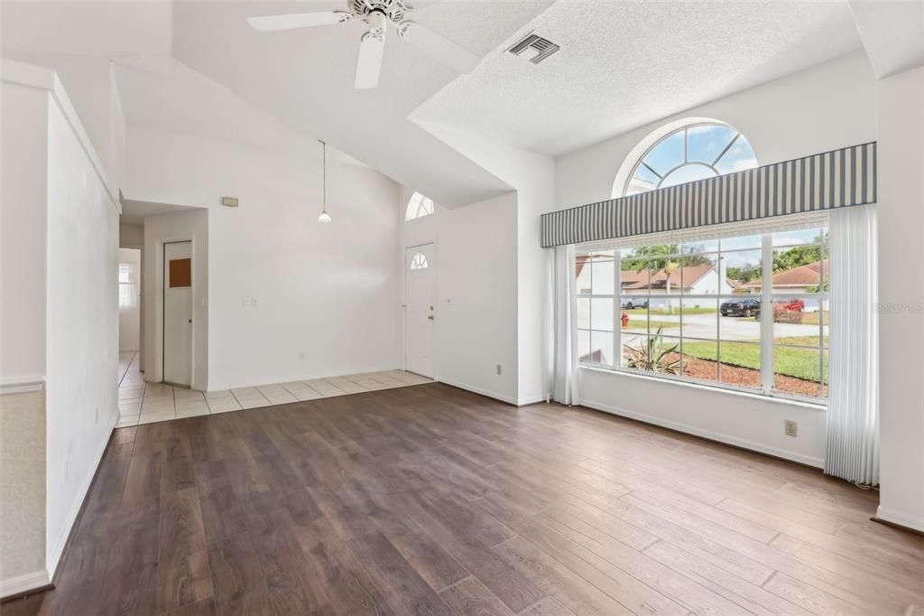 For Sale: $315,000 (3 beds, 2 baths, 1757 Square Feet)