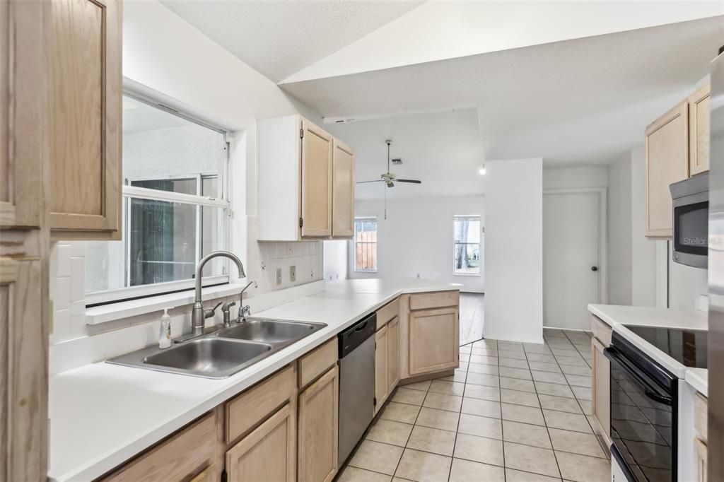 For Sale: $315,000 (3 beds, 2 baths, 1757 Square Feet)