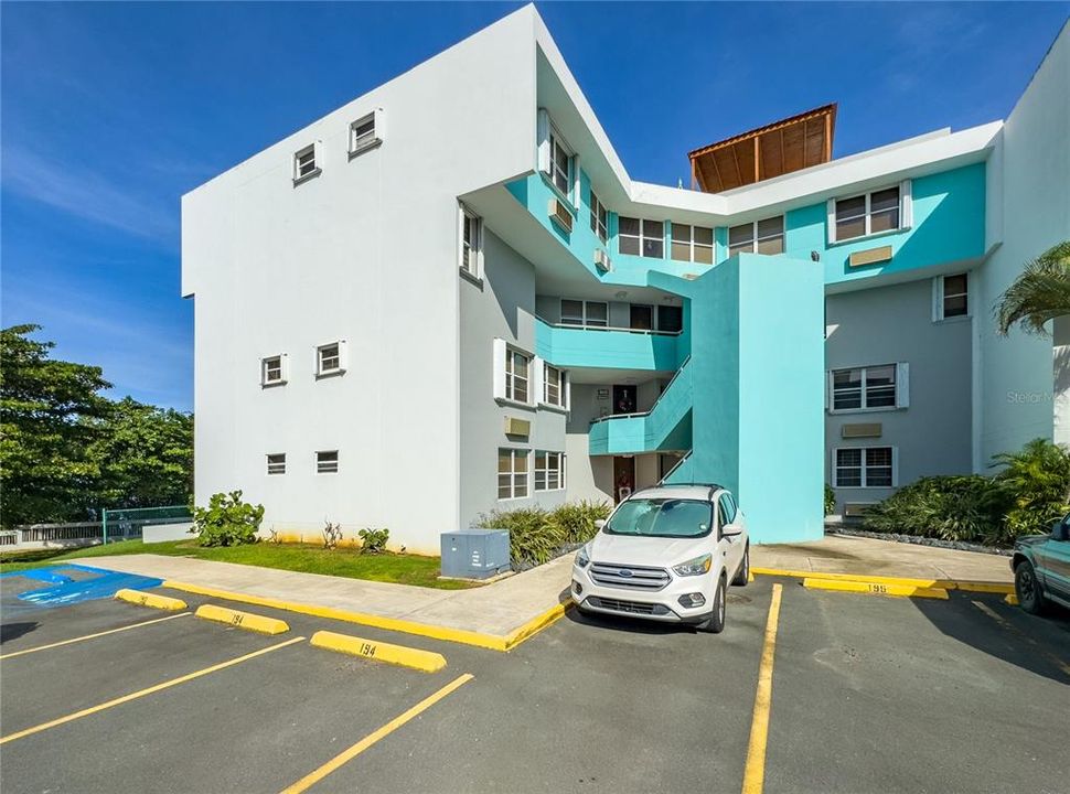 Recently Sold: $349,900 (3 beds, 2 baths, 1402 Square Feet)