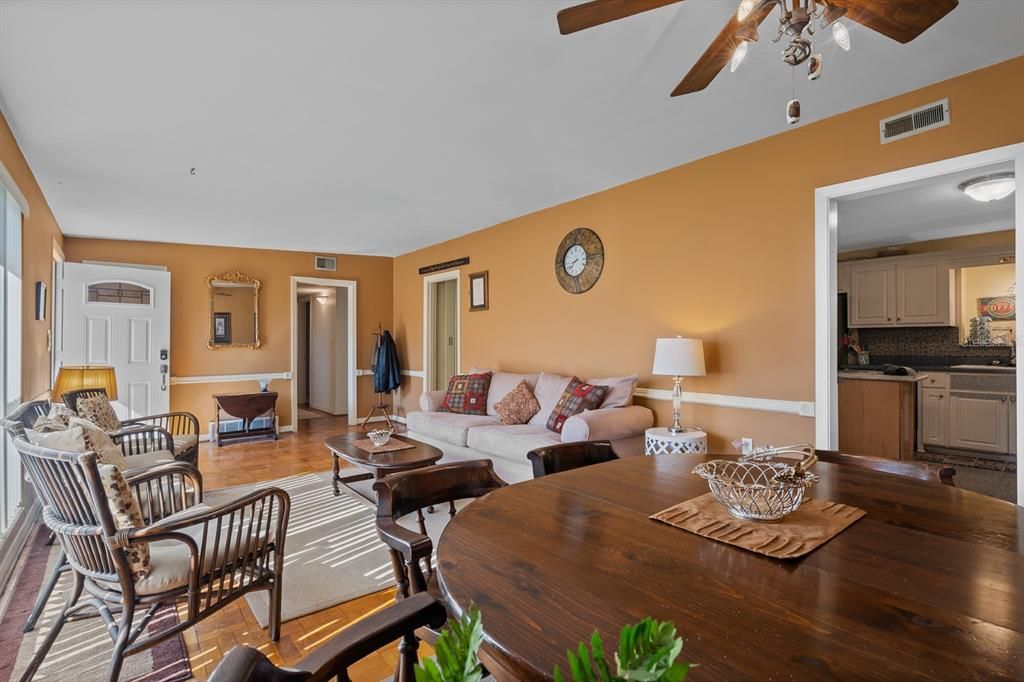 На продажу: $319,777 (4 спален, 3 ванн, 2317 Квадратных фут)