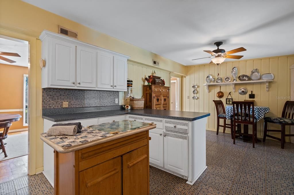 На продажу: $319,777 (4 спален, 3 ванн, 2317 Квадратных фут)