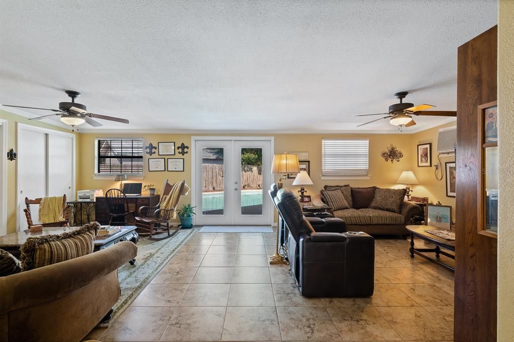 На продажу: $319,777 (4 спален, 3 ванн, 2317 Квадратных фут)