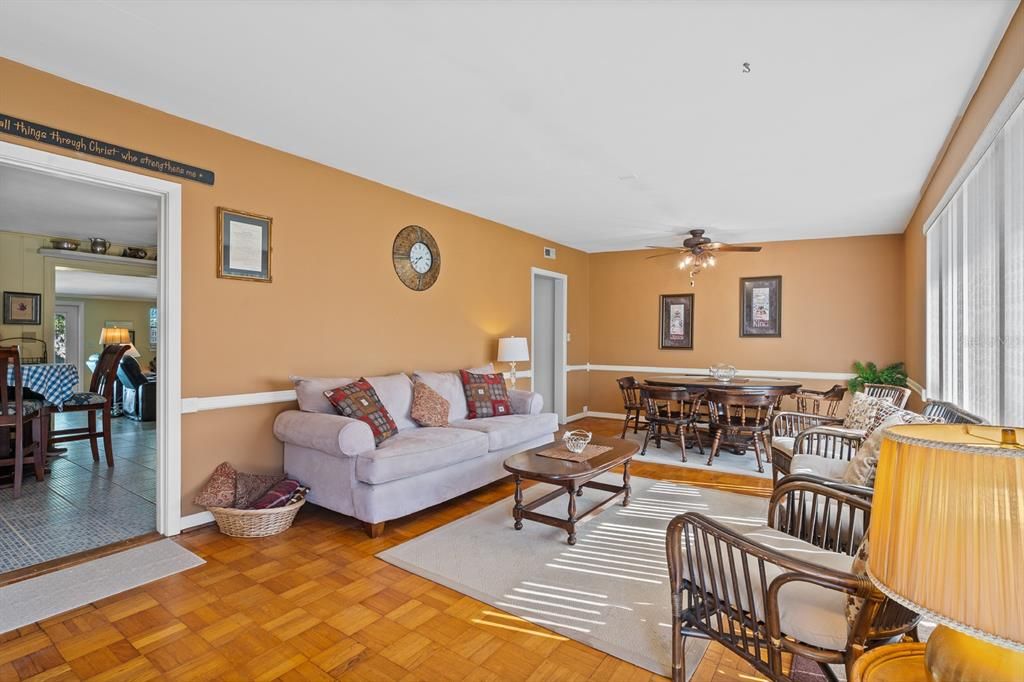 На продажу: $319,777 (4 спален, 3 ванн, 2317 Квадратных фут)