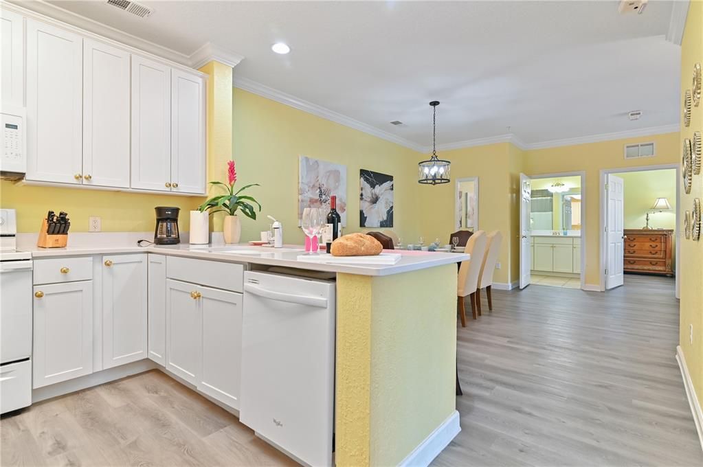 Active With Contract: $200,000 (2 beds, 2 baths, 1134 Square Feet)