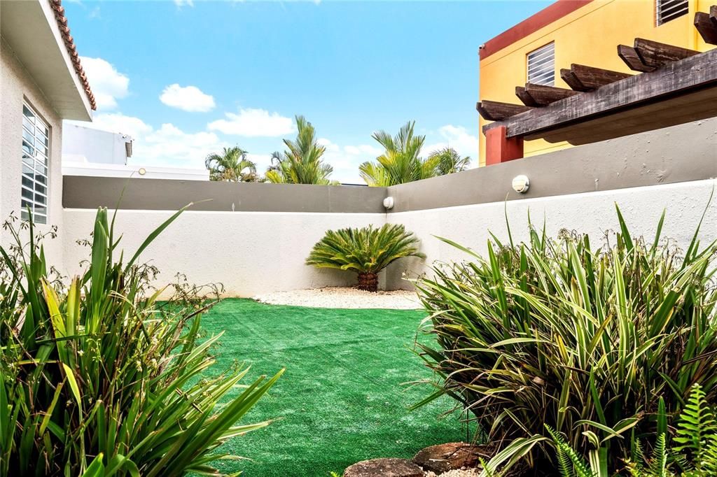 For Sale: $595,000 (4 beds, 3 baths, 2033 Square Feet)