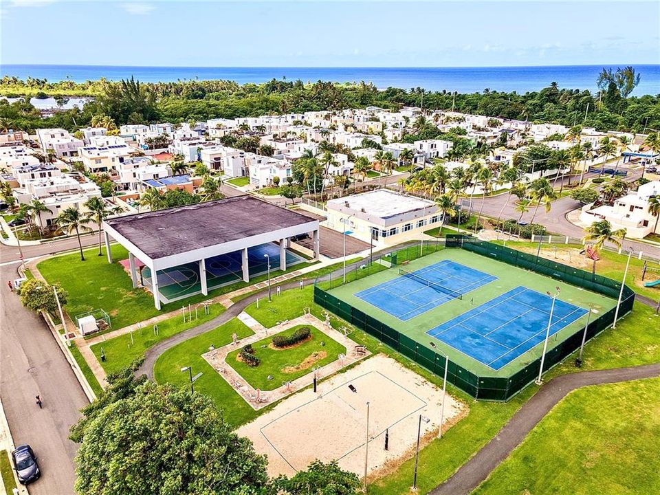 For Sale: $595,000 (4 beds, 3 baths, 2033 Square Feet)