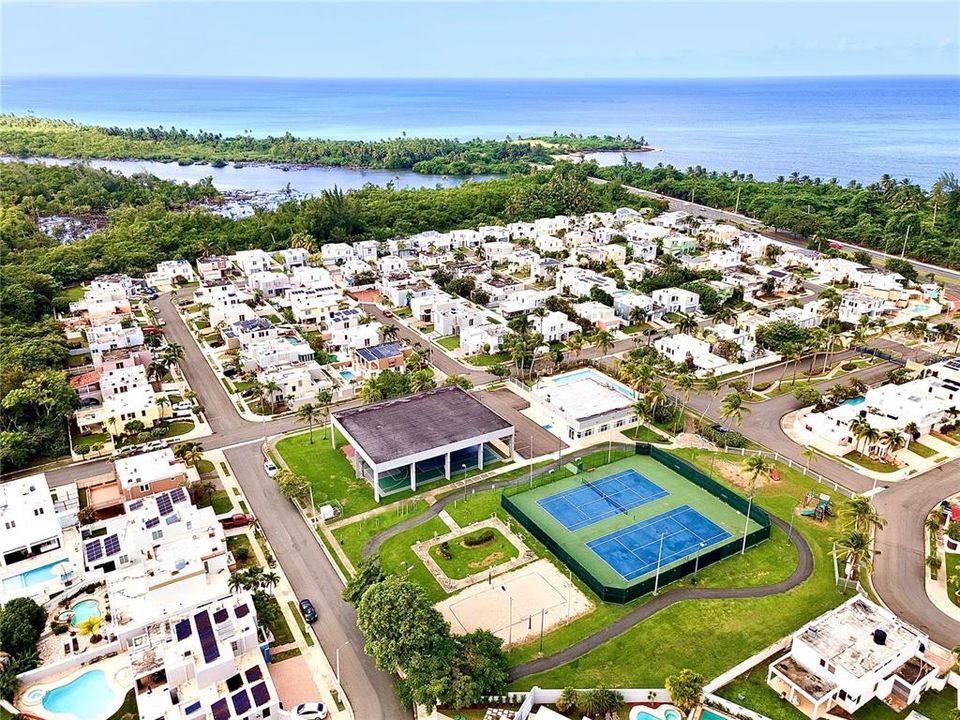 For Sale: $595,000 (4 beds, 3 baths, 2033 Square Feet)