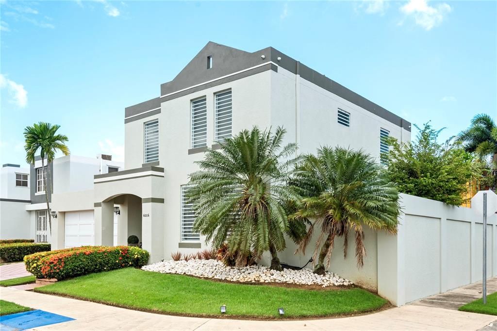 For Sale: $595,000 (4 beds, 3 baths, 2033 Square Feet)