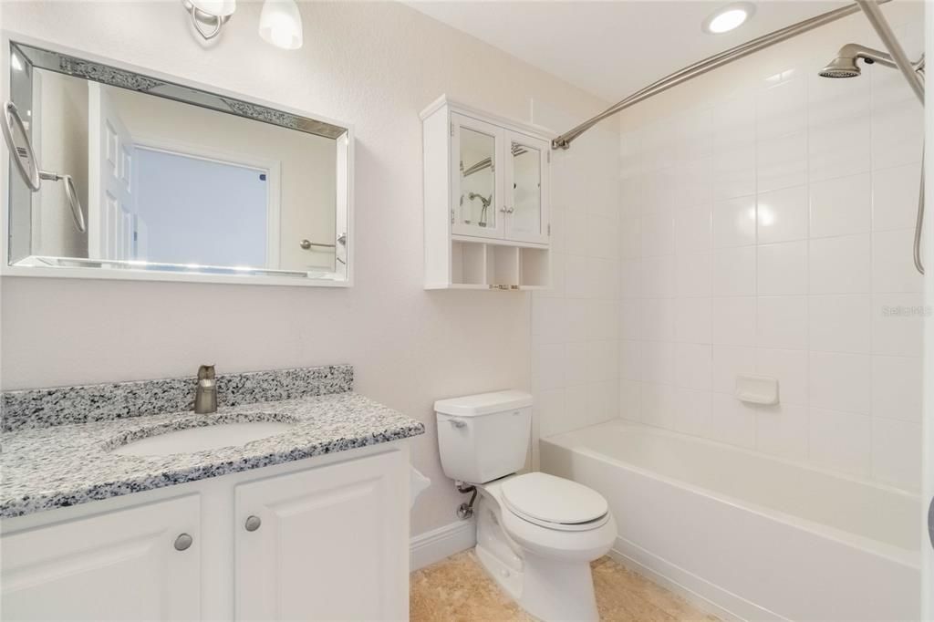 Activo con contrato: $354,999 (2 camas, 2 baños, 1557 Pies cuadrados)