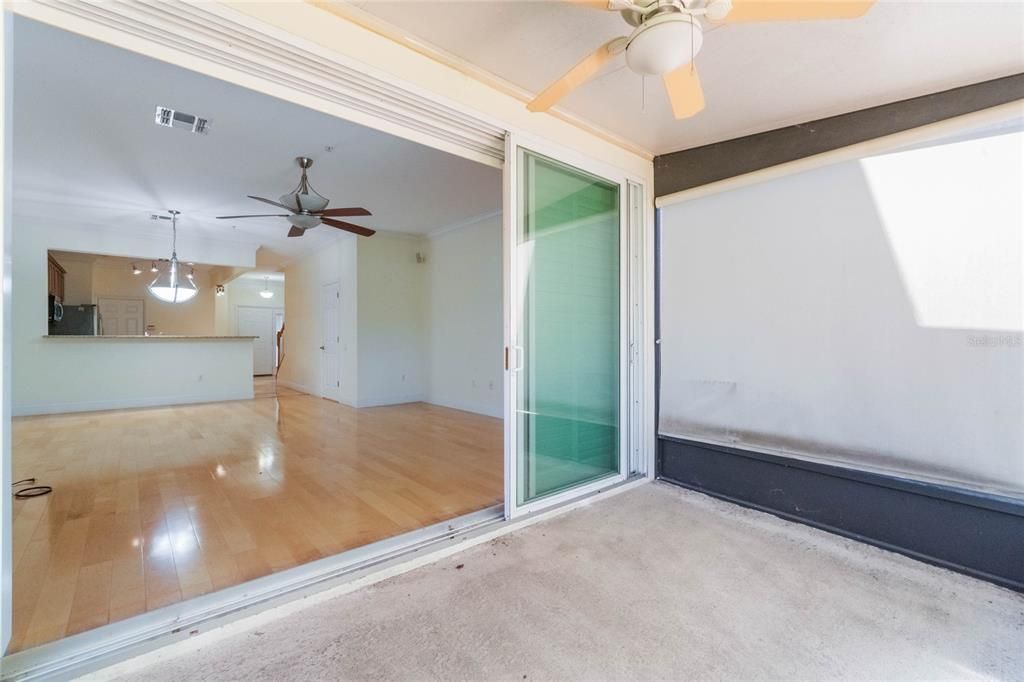 Activo con contrato: $354,999 (2 camas, 2 baños, 1557 Pies cuadrados)