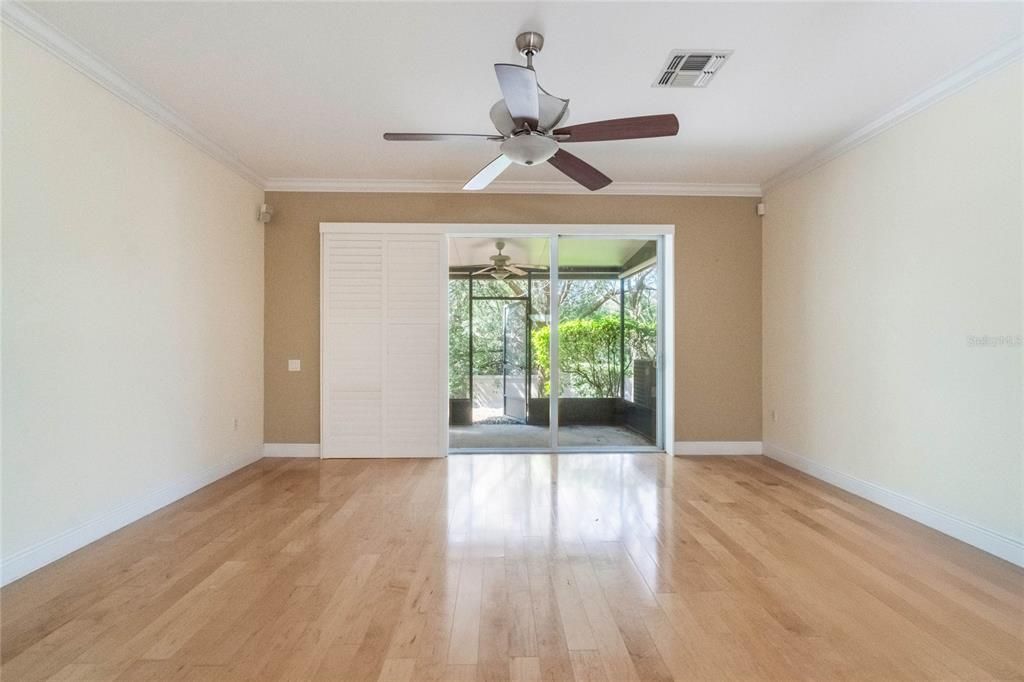 Activo con contrato: $354,999 (2 camas, 2 baños, 1557 Pies cuadrados)