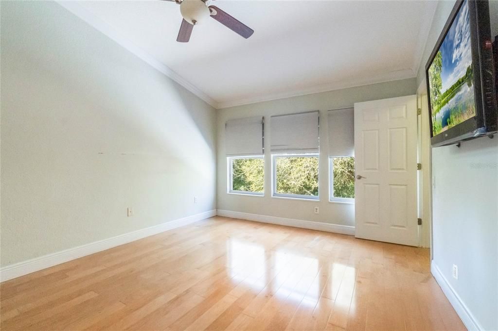 Activo con contrato: $354,999 (2 camas, 2 baños, 1557 Pies cuadrados)