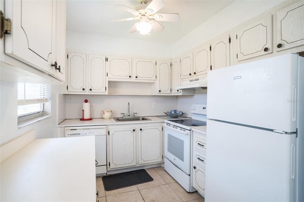 Active With Contract: $76,000 (2 beds, 2 baths, 960 Square Feet)