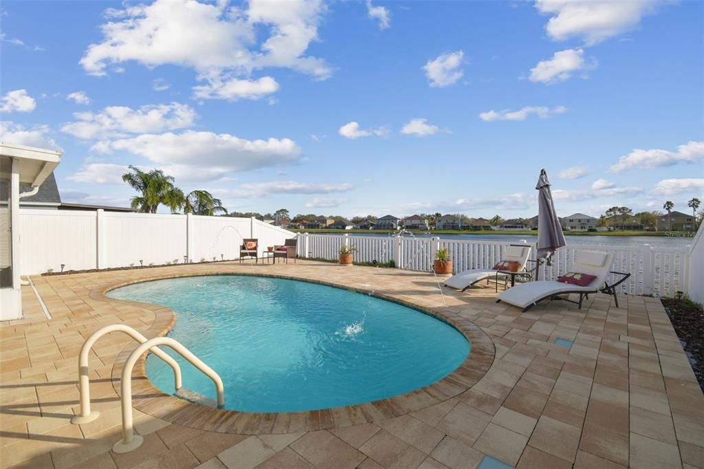 Recently Sold: $355,000 (4 beds, 2 baths, 1370 Square Feet)