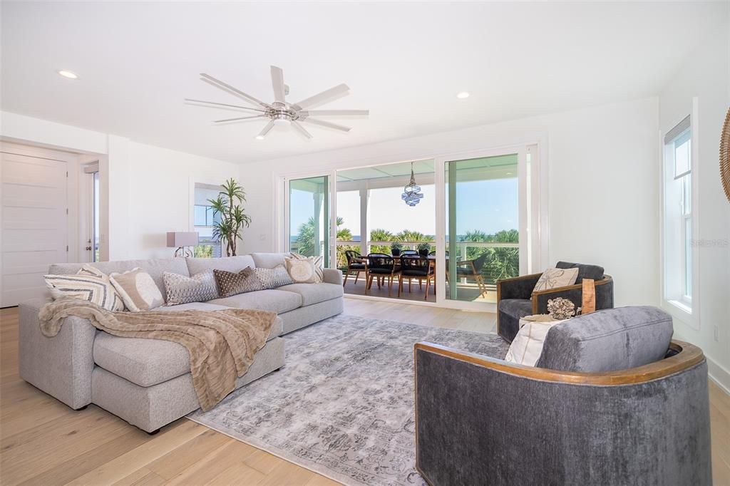 For Sale: $2,199,000 (5 beds, 4 baths, 3412 Square Feet)