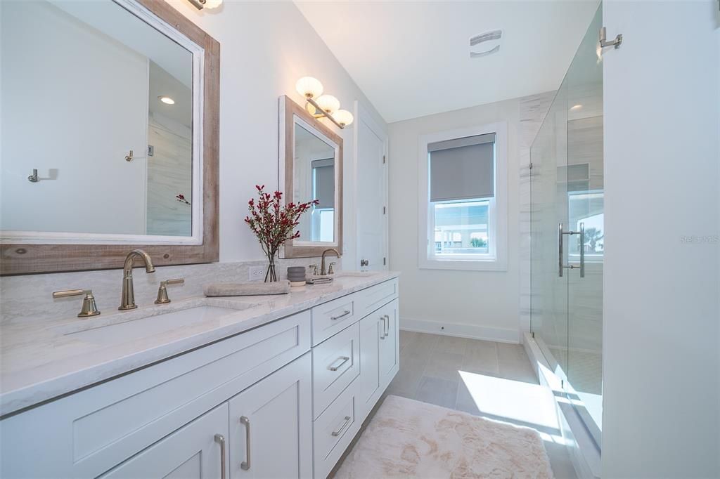 For Sale: $2,199,000 (5 beds, 4 baths, 3412 Square Feet)