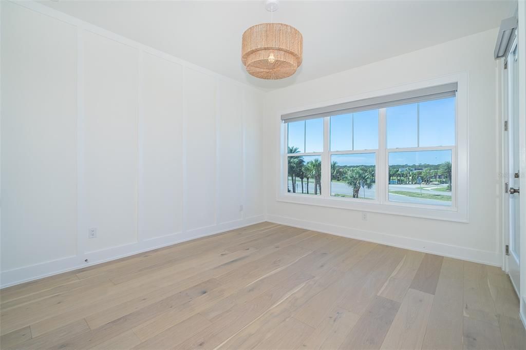 For Sale: $2,199,000 (5 beds, 4 baths, 3412 Square Feet)