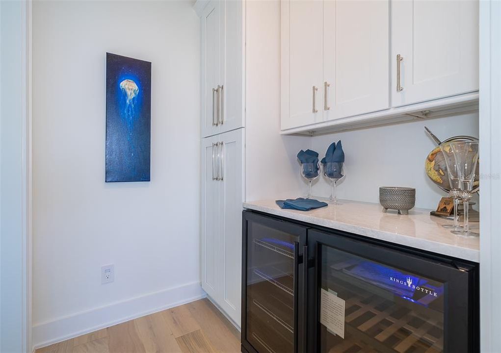 For Sale: $2,199,000 (5 beds, 4 baths, 3412 Square Feet)