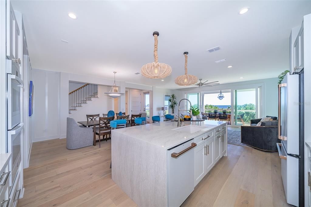 For Sale: $2,199,000 (5 beds, 4 baths, 3412 Square Feet)