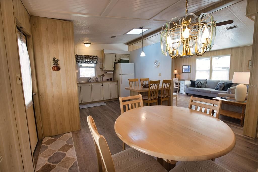 Activo con contrato: $105,000 (2 camas, 2 baños, 864 Pies cuadrados)