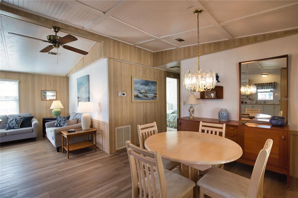 Activo con contrato: $105,000 (2 camas, 2 baños, 864 Pies cuadrados)