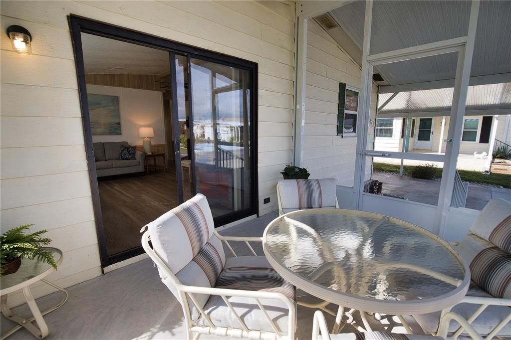 Activo con contrato: $105,000 (2 camas, 2 baños, 864 Pies cuadrados)