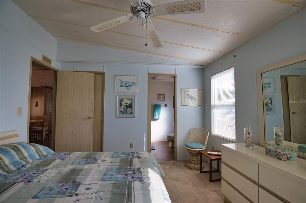 Activo con contrato: $105,000 (2 camas, 2 baños, 864 Pies cuadrados)