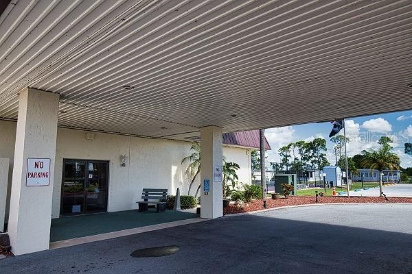 Activo con contrato: $105,000 (2 camas, 2 baños, 864 Pies cuadrados)