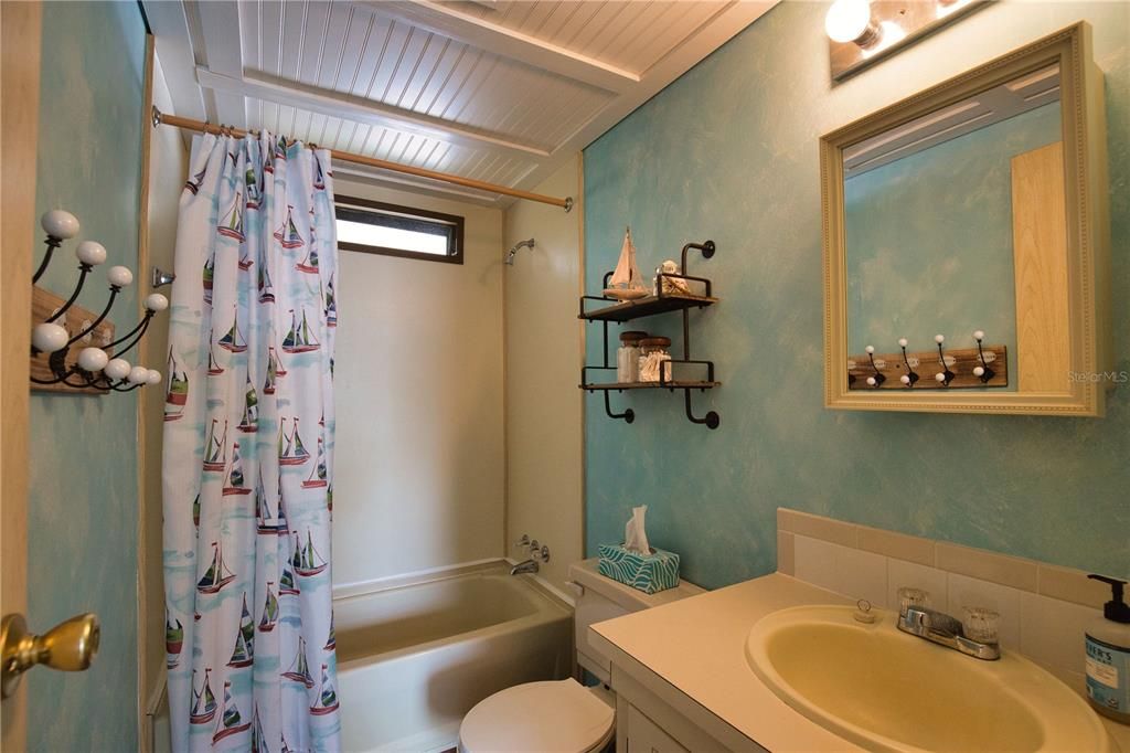 Activo con contrato: $105,000 (2 camas, 2 baños, 864 Pies cuadrados)