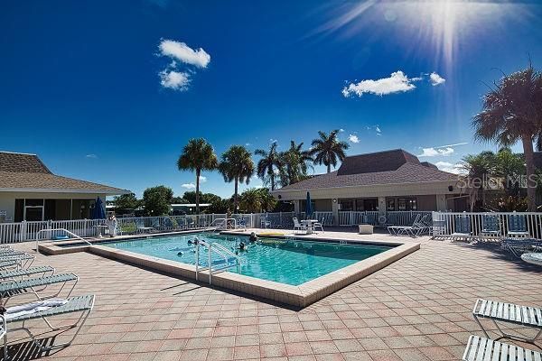 Activo con contrato: $105,000 (2 camas, 2 baños, 864 Pies cuadrados)