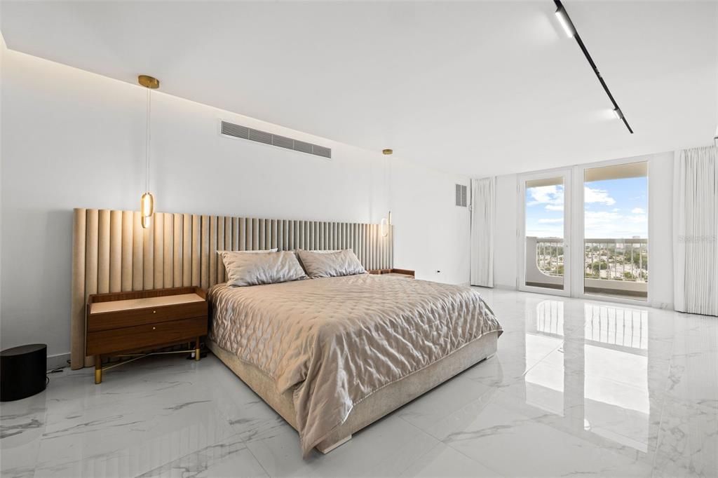 For Sale: $1,700,000 (5 beds, 5 baths, 4000 Square Feet)