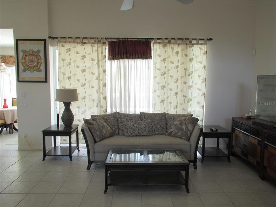 В аренду: $3,250 (3 спален, 2 ванн, 2023 Квадратных фут)