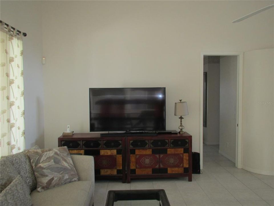 В аренду: $3,250 (3 спален, 2 ванн, 2023 Квадратных фут)