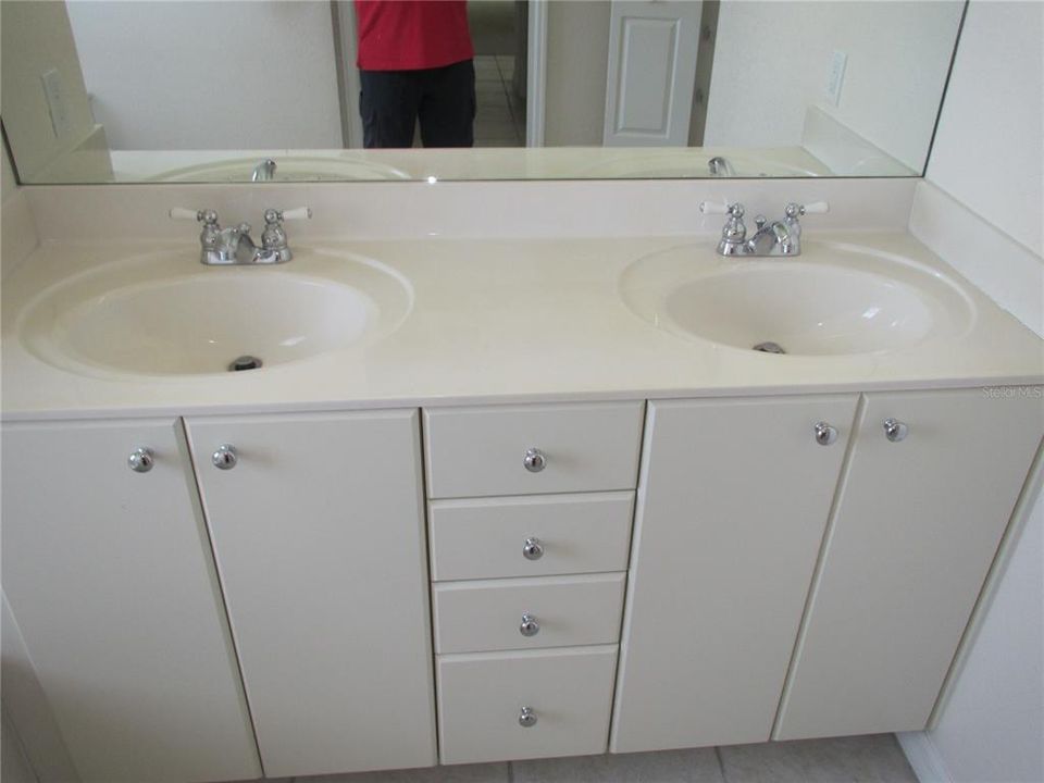 В аренду: $3,250 (3 спален, 2 ванн, 2023 Квадратных фут)