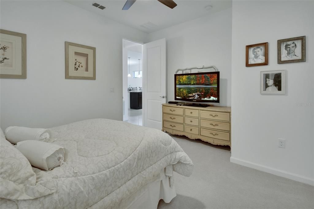 待售: $379,900 (2 贝兹, 2 浴室, 1651 平方英尺)